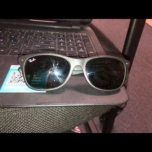 Like new* Ray ban RB2132 new Wayfarer sunglasses